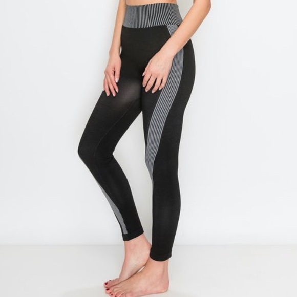 🆕 ↙️ Workout 2 Piece Set - Picture 3 of 3